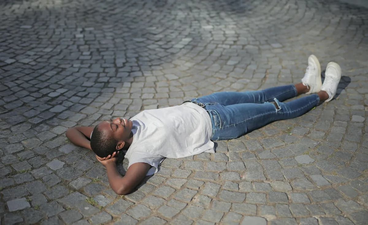 Fainting — health symptom