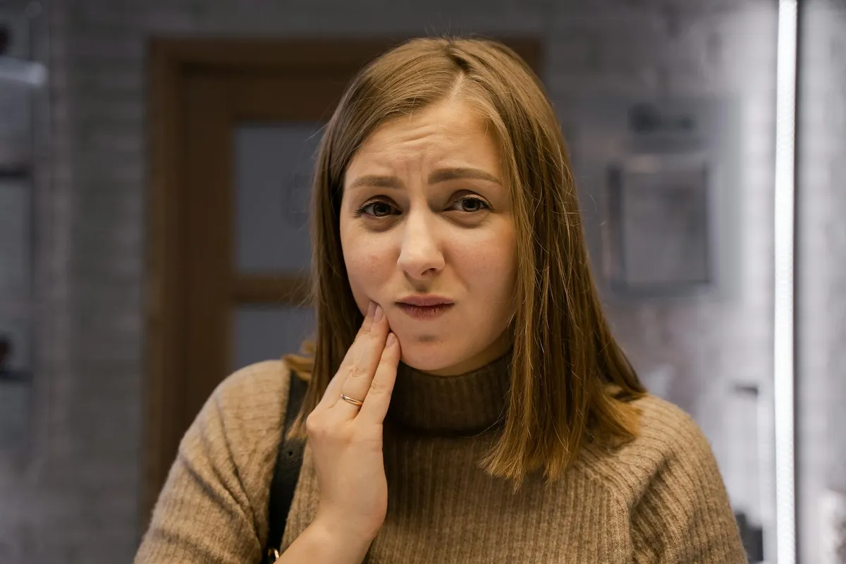 Intense throbbing or pulsing pain, often on one side — health symptom
